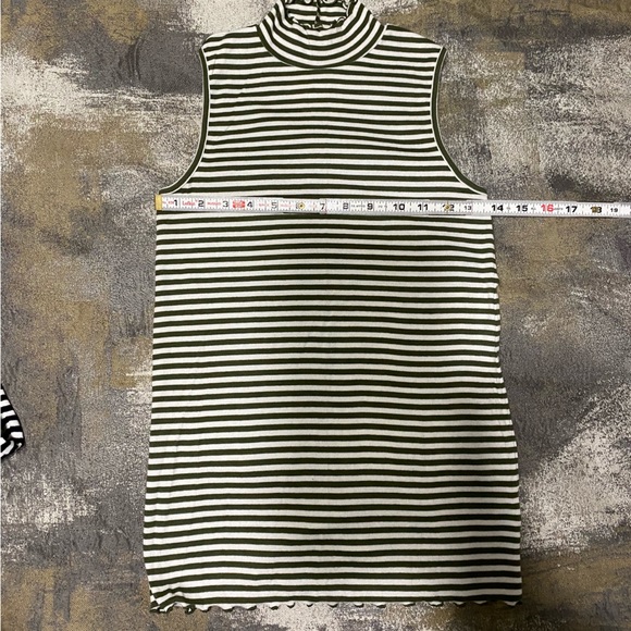 GAP Featherweight Stipe Ribbed Sleeveless Mock-neck Top - Picture 5 of 7